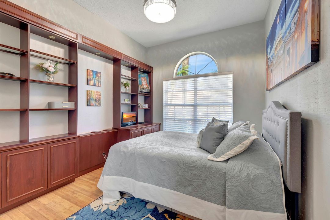 Под контрактом: $8,500 (3 спален, 2 ванн, 1905 Квадратных фут)