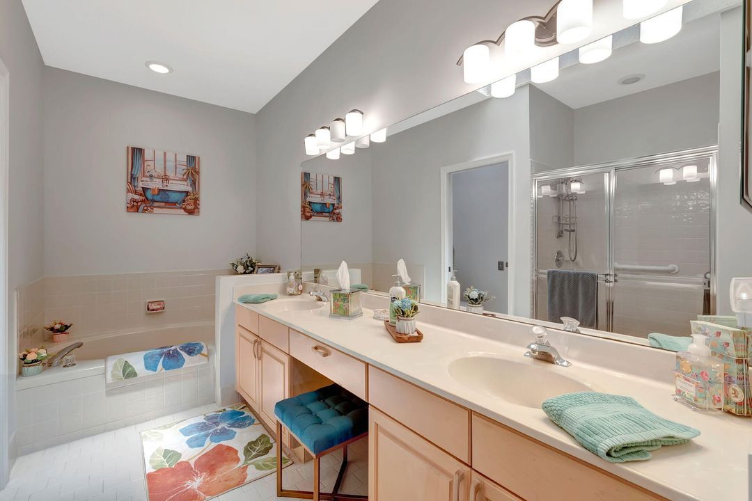 Под контрактом: $8,500 (3 спален, 2 ванн, 1905 Квадратных фут)