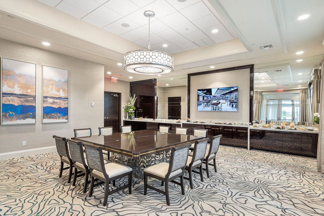 Под контрактом: $8,500 (3 спален, 2 ванн, 1905 Квадратных фут)