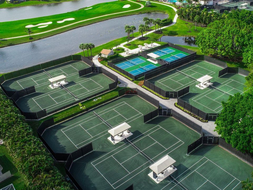 Под контрактом: $8,500 (3 спален, 2 ванн, 1905 Квадратных фут)