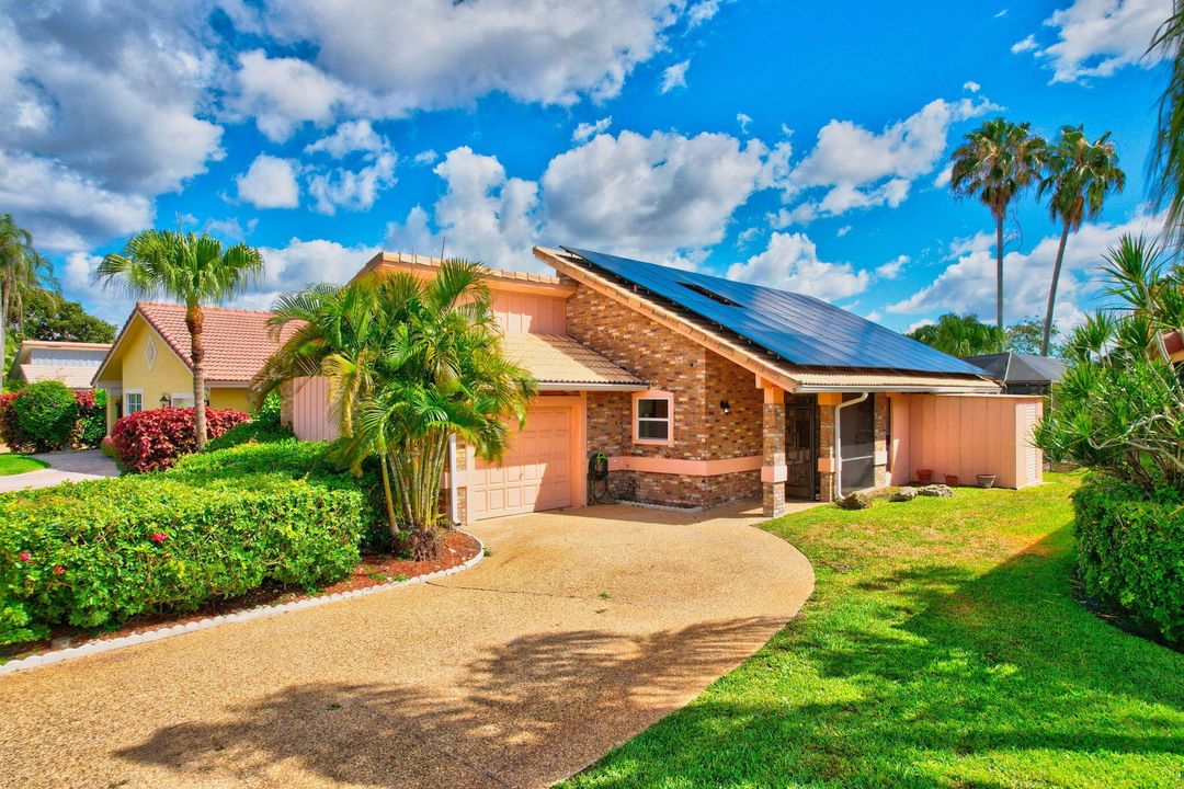 Active With Contract: $3,999 (3 beds, 2 baths, 1622 Square Feet)