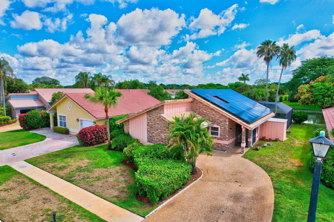 Active With Contract: $3,999 (3 beds, 2 baths, 1622 Square Feet)