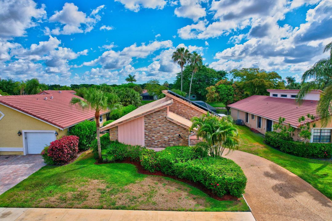 Active With Contract: $3,999 (3 beds, 2 baths, 1622 Square Feet)