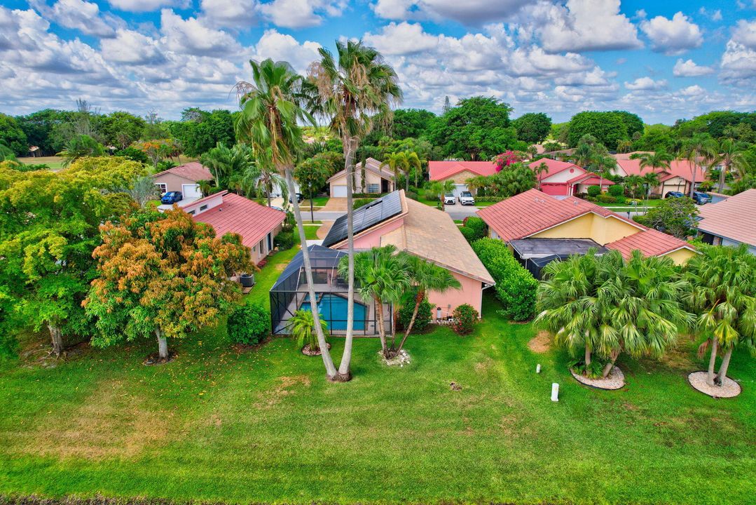 Active With Contract: $3,999 (3 beds, 2 baths, 1622 Square Feet)