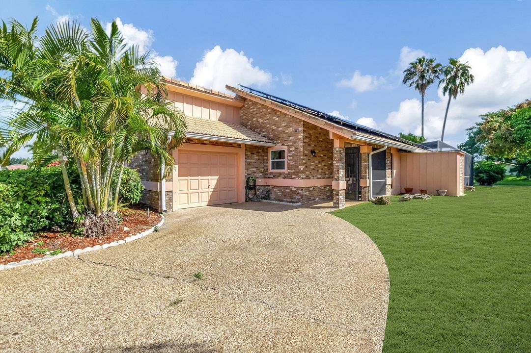 Active With Contract: $3,999 (3 beds, 2 baths, 1622 Square Feet)