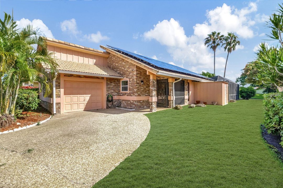 Active With Contract: $3,999 (3 beds, 2 baths, 1622 Square Feet)