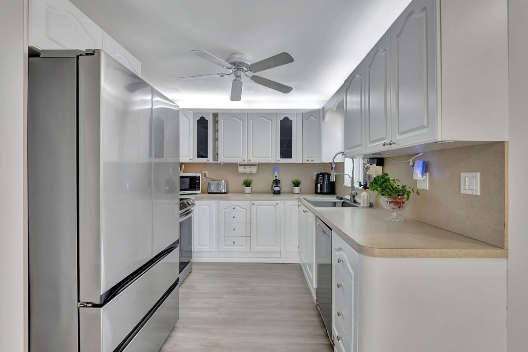 Active With Contract: $3,999 (3 beds, 2 baths, 1622 Square Feet)