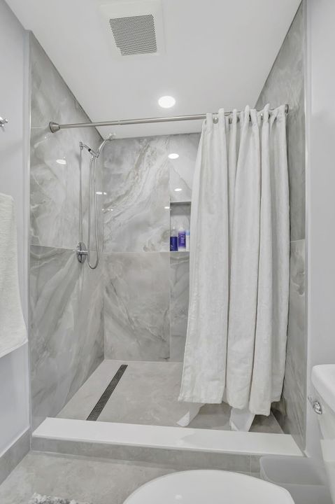 Active With Contract: $3,999 (3 beds, 2 baths, 1622 Square Feet)