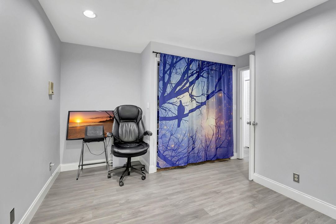 Active With Contract: $3,999 (3 beds, 2 baths, 1622 Square Feet)