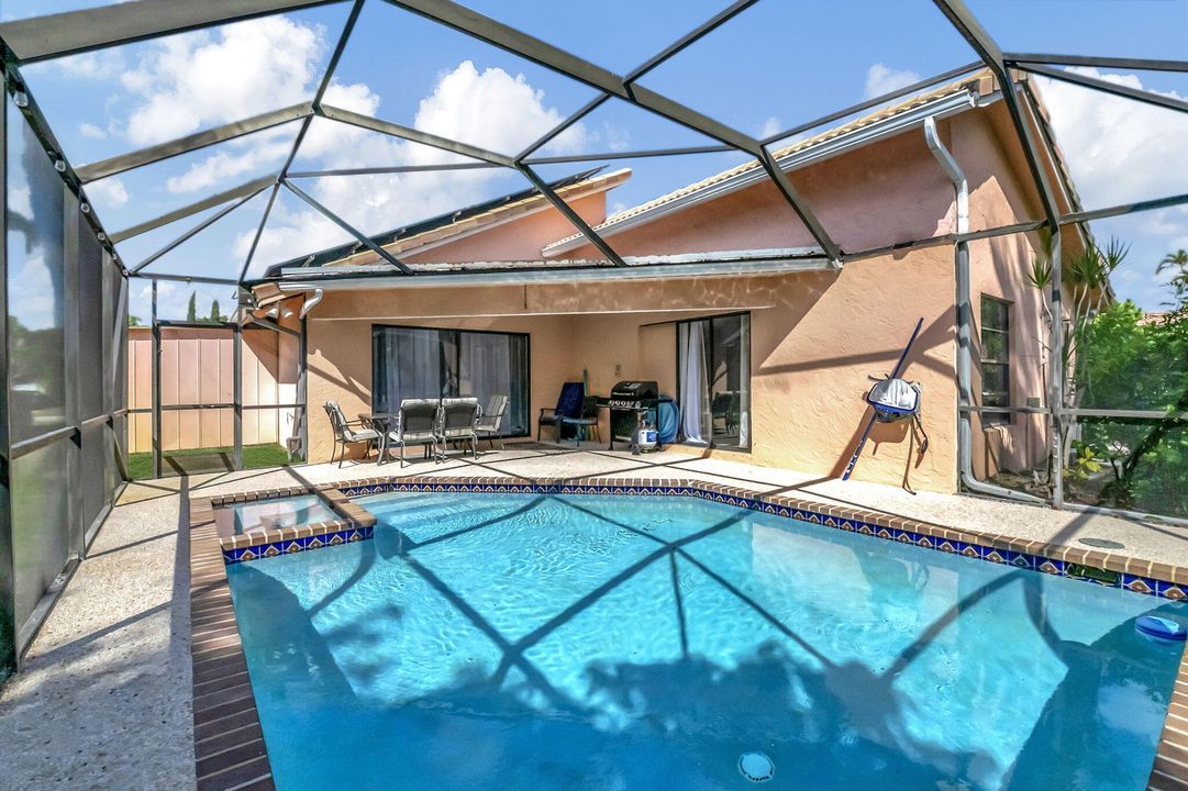 Active With Contract: $3,999 (3 beds, 2 baths, 1622 Square Feet)