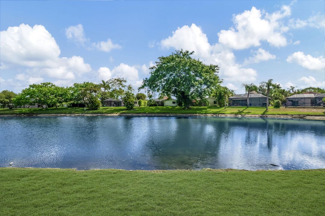 Active With Contract: $3,999 (3 beds, 2 baths, 1622 Square Feet)