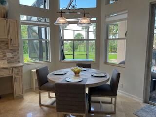 En Renta: $25,000 (4 camas, 4 baños, 4000 Pies cuadrados)