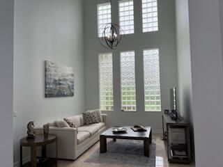 En Renta: $25,000 (4 camas, 4 baños, 4000 Pies cuadrados)