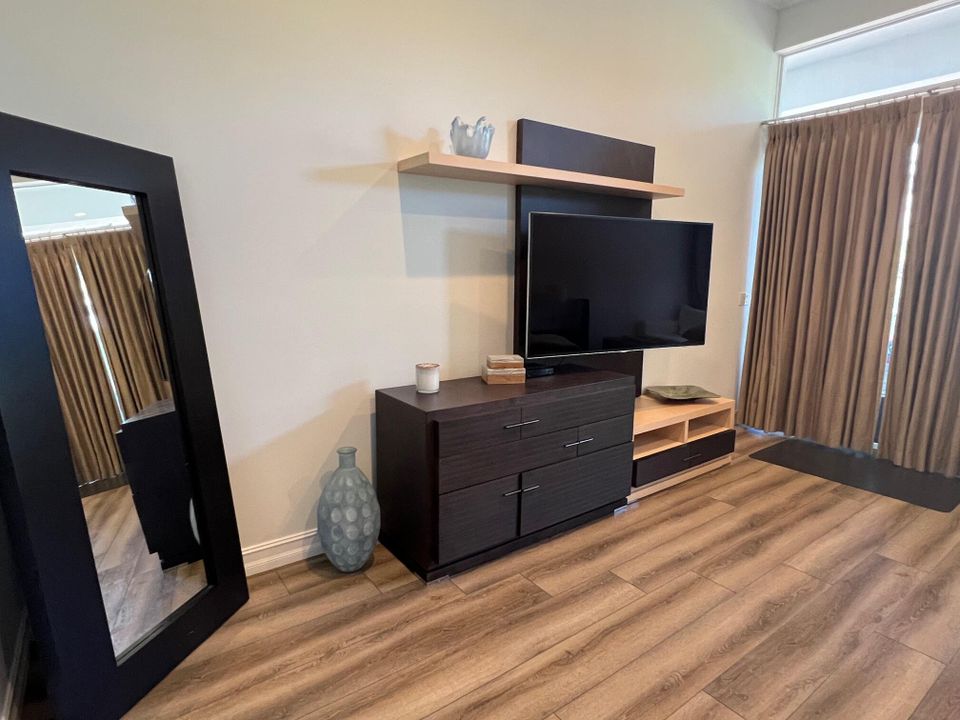 En Renta: $25,000 (4 camas, 4 baños, 4000 Pies cuadrados)