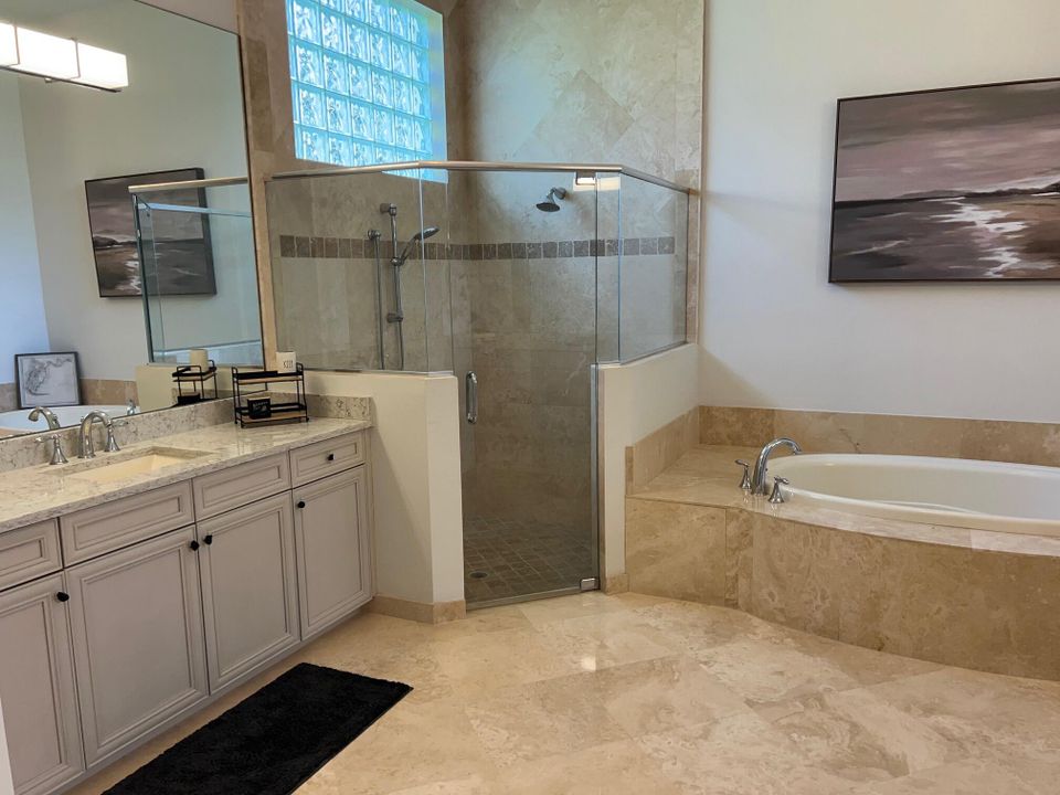 En Renta: $25,000 (4 camas, 4 baños, 4000 Pies cuadrados)