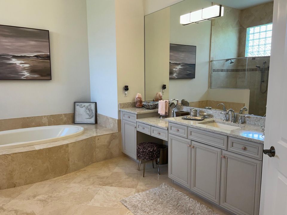 En Renta: $25,000 (4 camas, 4 baños, 4000 Pies cuadrados)