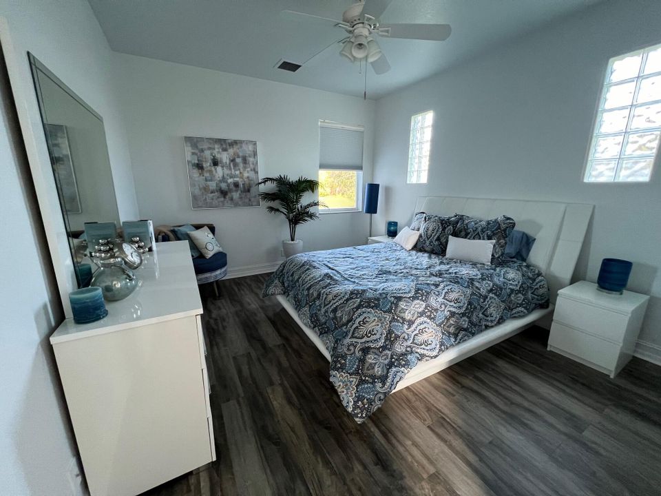 En Renta: $25,000 (4 camas, 4 baños, 4000 Pies cuadrados)