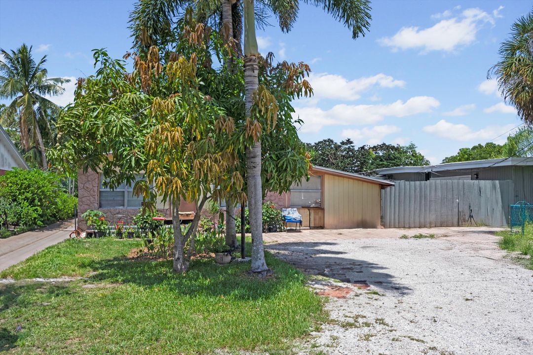 Active With Contract: $265,000 (2 beds, 1 baths, 1082 Square Feet)