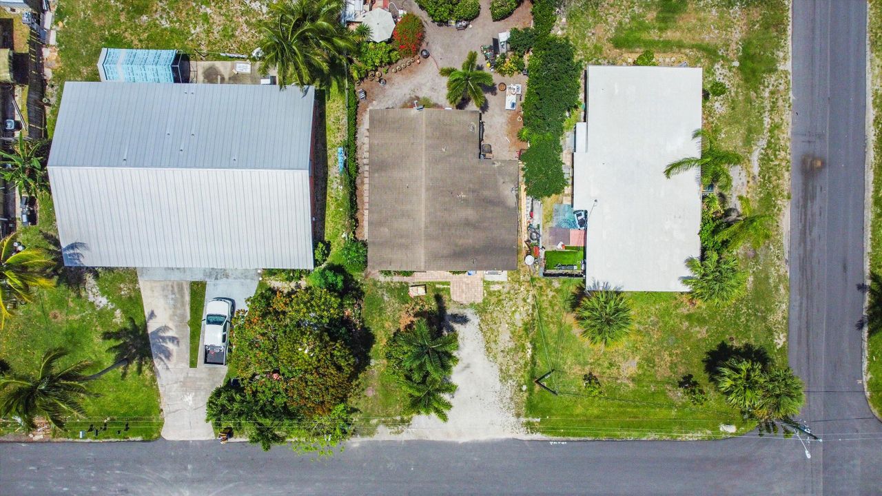 Active With Contract: $265,000 (2 beds, 1 baths, 1082 Square Feet)