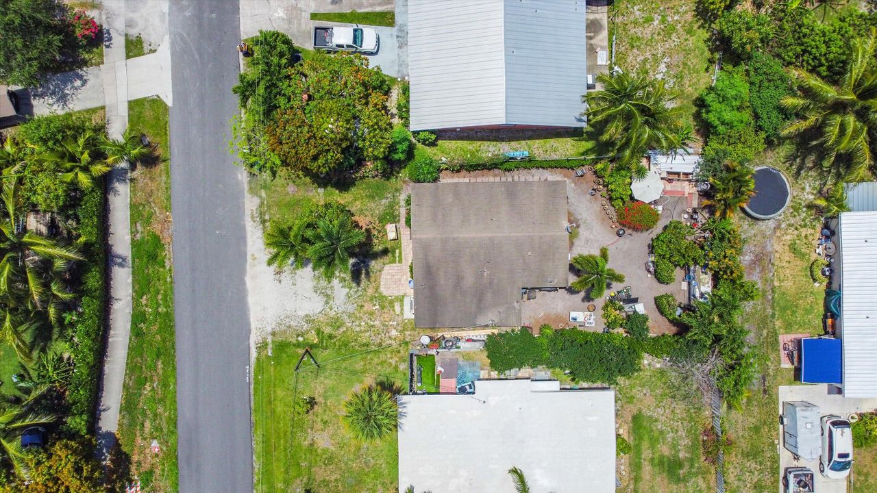 Active With Contract: $265,000 (2 beds, 1 baths, 1082 Square Feet)