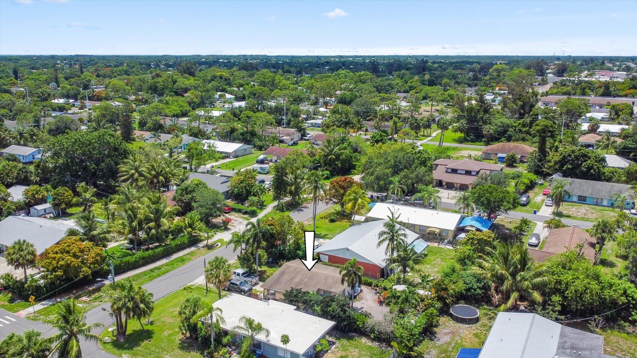 Active With Contract: $265,000 (2 beds, 1 baths, 1082 Square Feet)