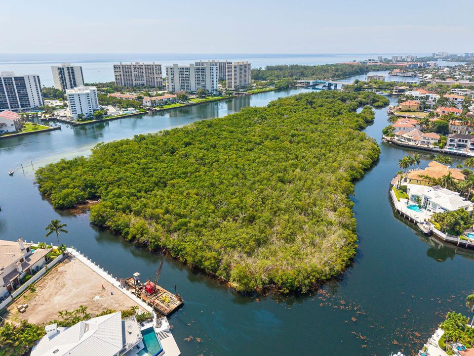 For Sale: $4,699,000 (4 beds, 4 baths, 4725 Square Feet)