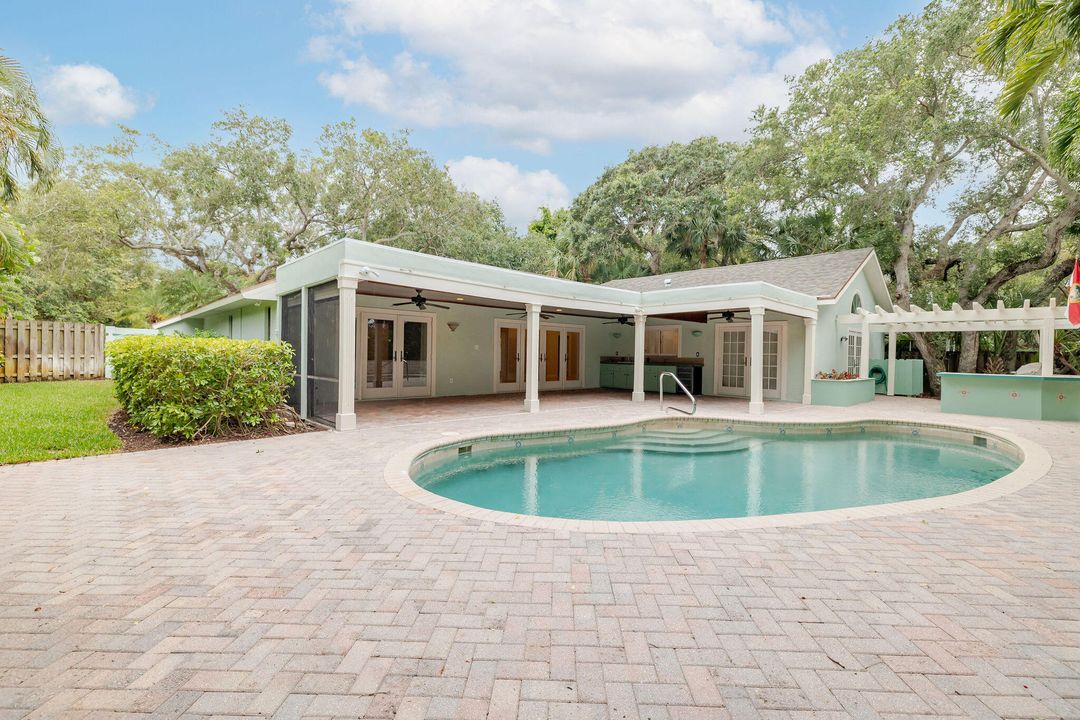 待售: $900,000 (3 贝兹, 2 浴室, 2142 平方英尺)