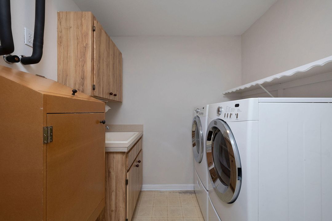 待售: $900,000 (3 贝兹, 2 浴室, 2142 平方英尺)