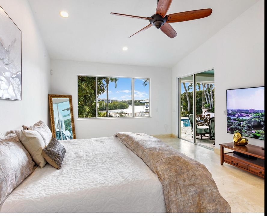 Под контрактом: $6,250,000 (4 спален, 4 ванн, 3230 Квадратных фут)