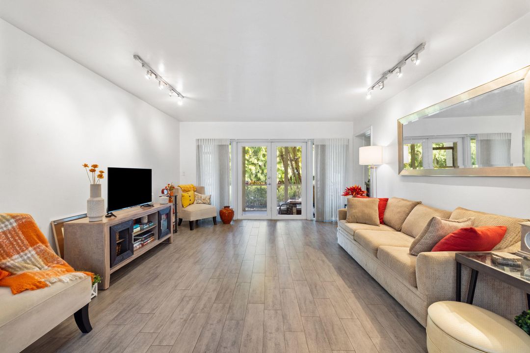 Под контрактом: $225,000 (3 спален, 2 ванн, 1377 Квадратных фут)