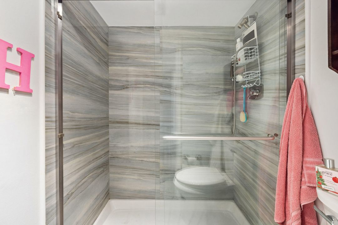 Под контрактом: $225,000 (3 спален, 2 ванн, 1377 Квадратных фут)