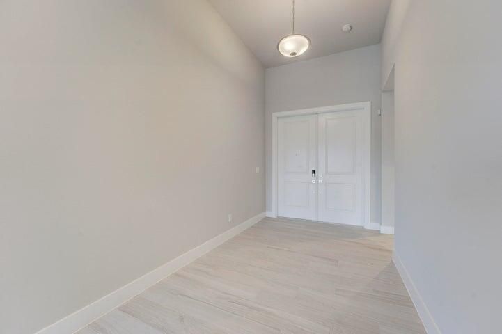 Activo con contrato: $4,800 (3 camas, 2 baños, 2403 Pies cuadrados)