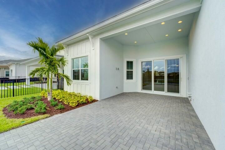 Activo con contrato: $4,800 (3 camas, 2 baños, 2403 Pies cuadrados)