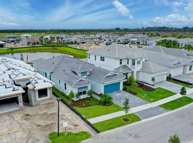 Activo con contrato: $4,800 (3 camas, 2 baños, 2403 Pies cuadrados)