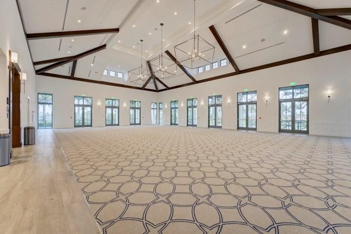 Activo con contrato: $4,800 (3 camas, 2 baños, 2403 Pies cuadrados)