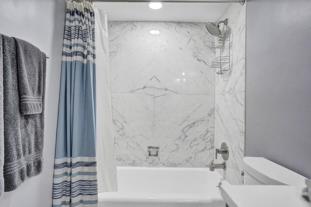 Active With Contract: $6,500 (2 beds, 2 baths, 1044 Square Feet)