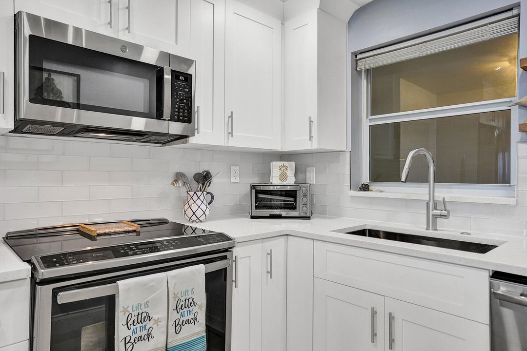 Active With Contract: $6,500 (2 beds, 2 baths, 1044 Square Feet)