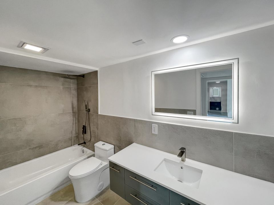 Active With Contract: $3,400 (2 beds, 2 baths, 1488 Square Feet)