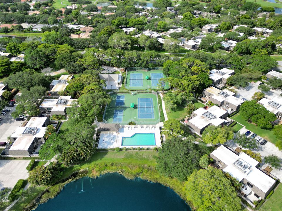 Active With Contract: $3,400 (2 beds, 2 baths, 1488 Square Feet)