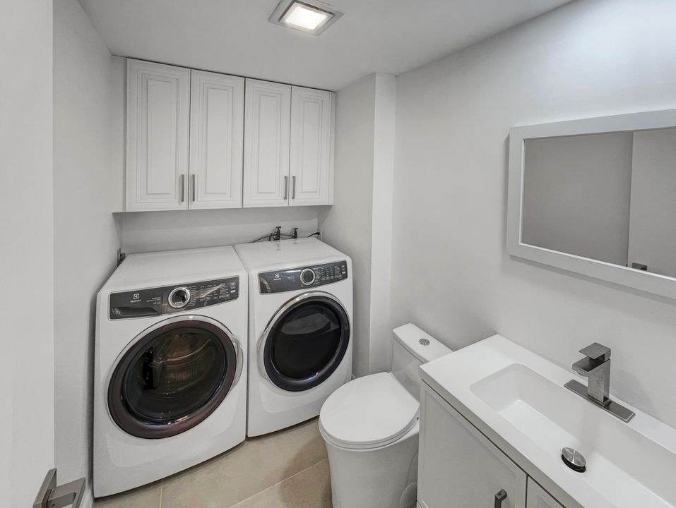 Active With Contract: $3,400 (2 beds, 2 baths, 1488 Square Feet)
