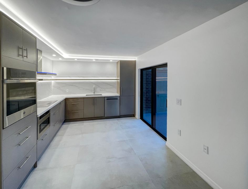 Active With Contract: $3,400 (2 beds, 2 baths, 1488 Square Feet)