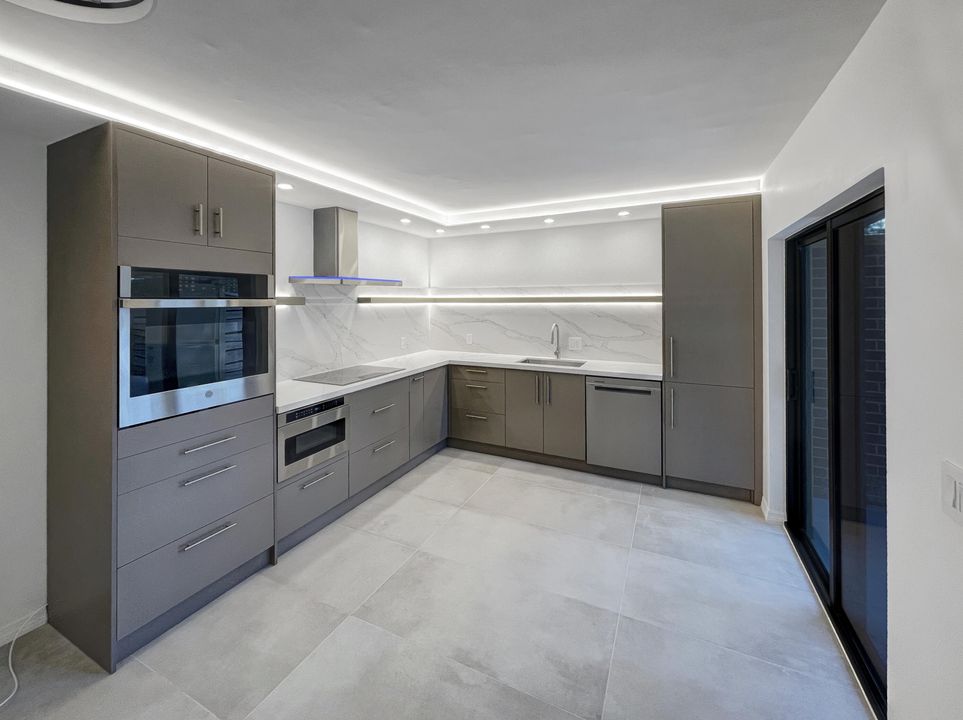 Active With Contract: $3,400 (2 beds, 2 baths, 1488 Square Feet)