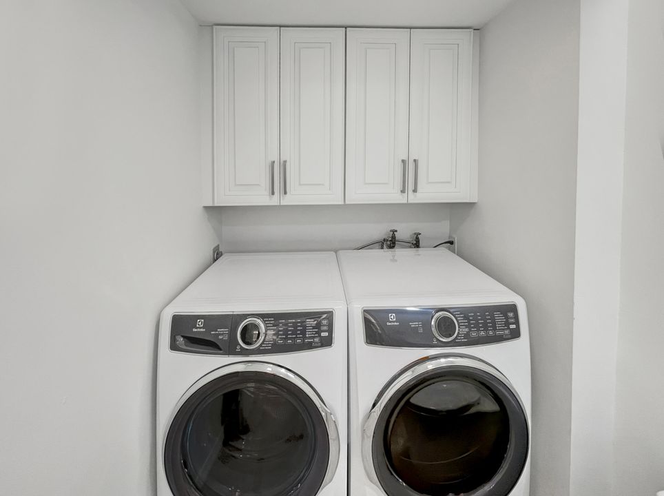 Active With Contract: $3,400 (2 beds, 2 baths, 1488 Square Feet)