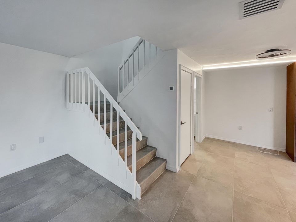 Active With Contract: $3,400 (2 beds, 2 baths, 1488 Square Feet)