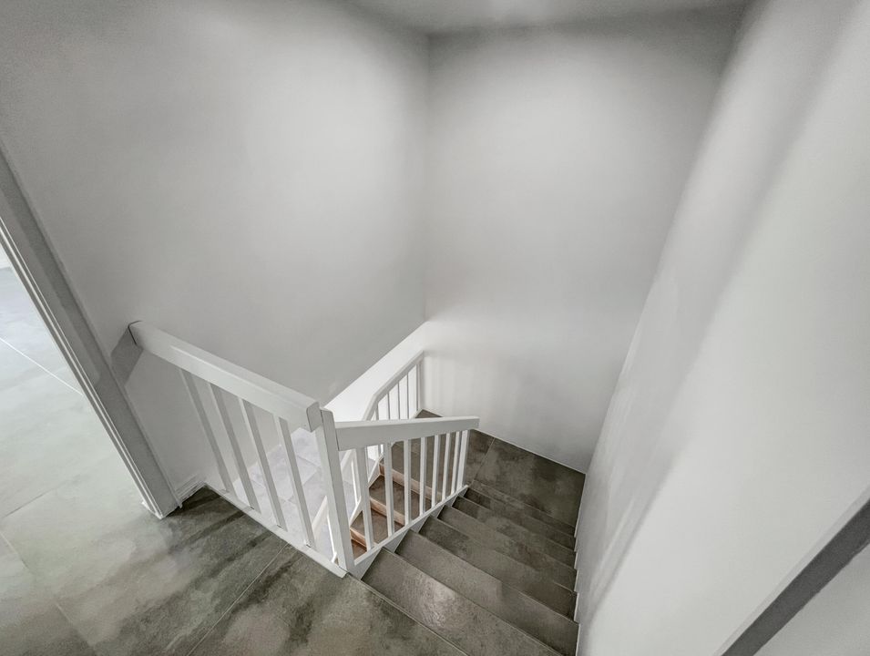 Active With Contract: $3,400 (2 beds, 2 baths, 1488 Square Feet)