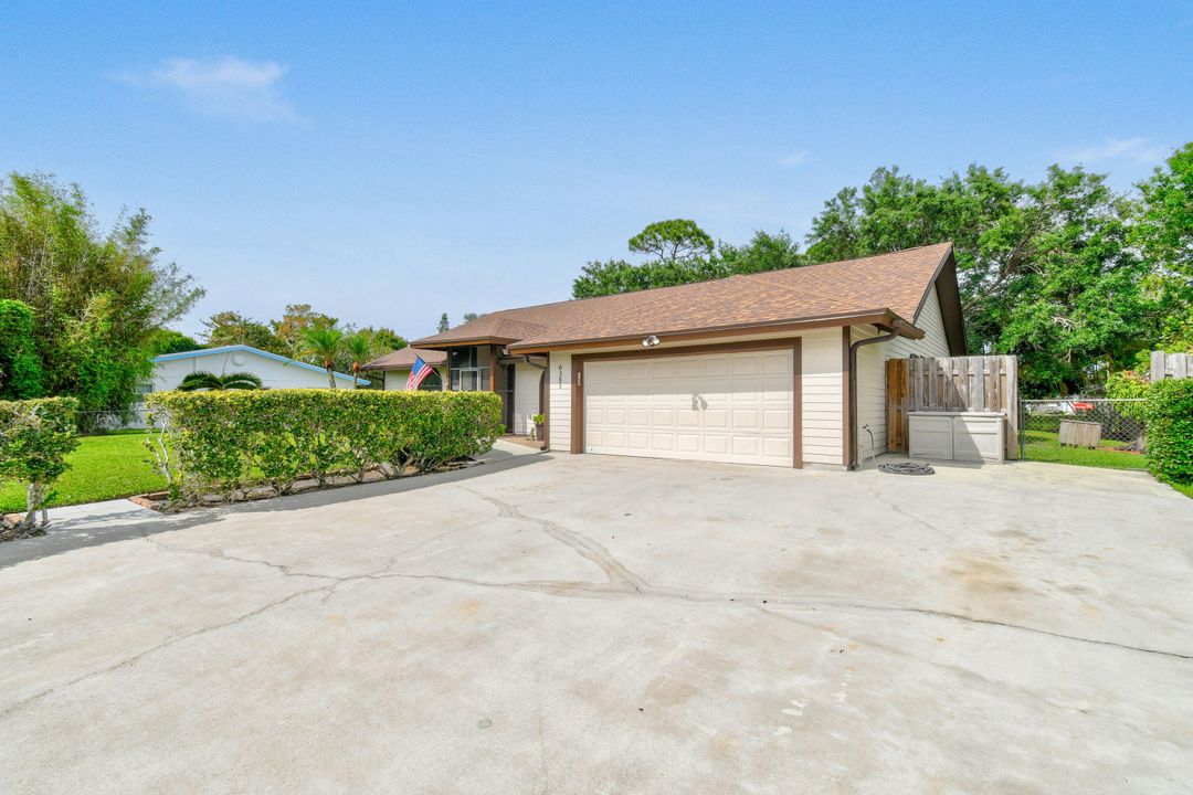 Под контрактом: $749,900 (5 спален, 2 ванн, 2492 Квадратных фут)