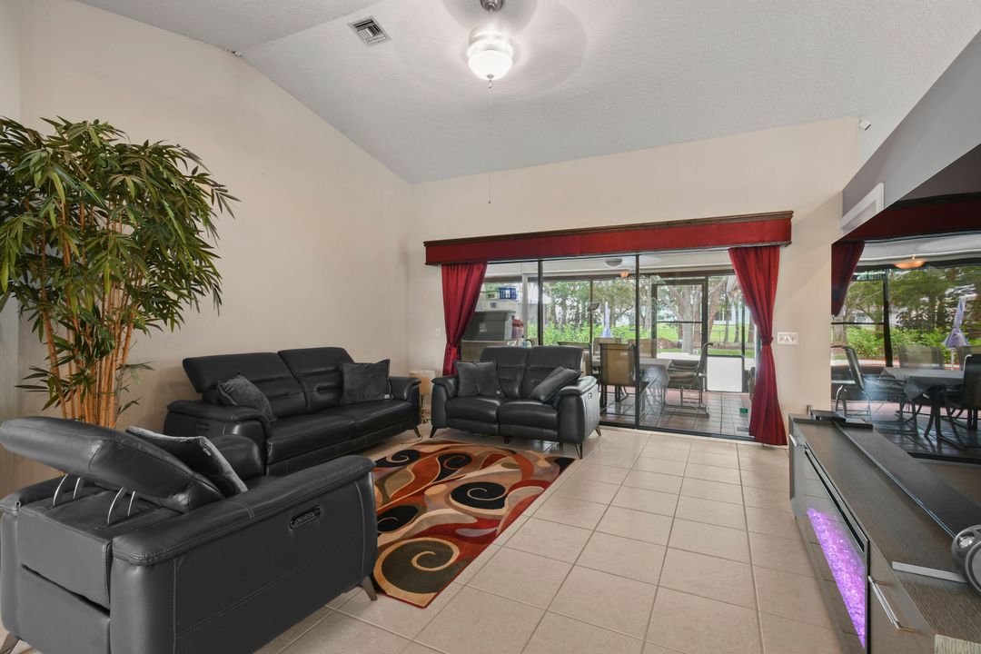 Под контрактом: $749,900 (5 спален, 2 ванн, 2492 Квадратных фут)