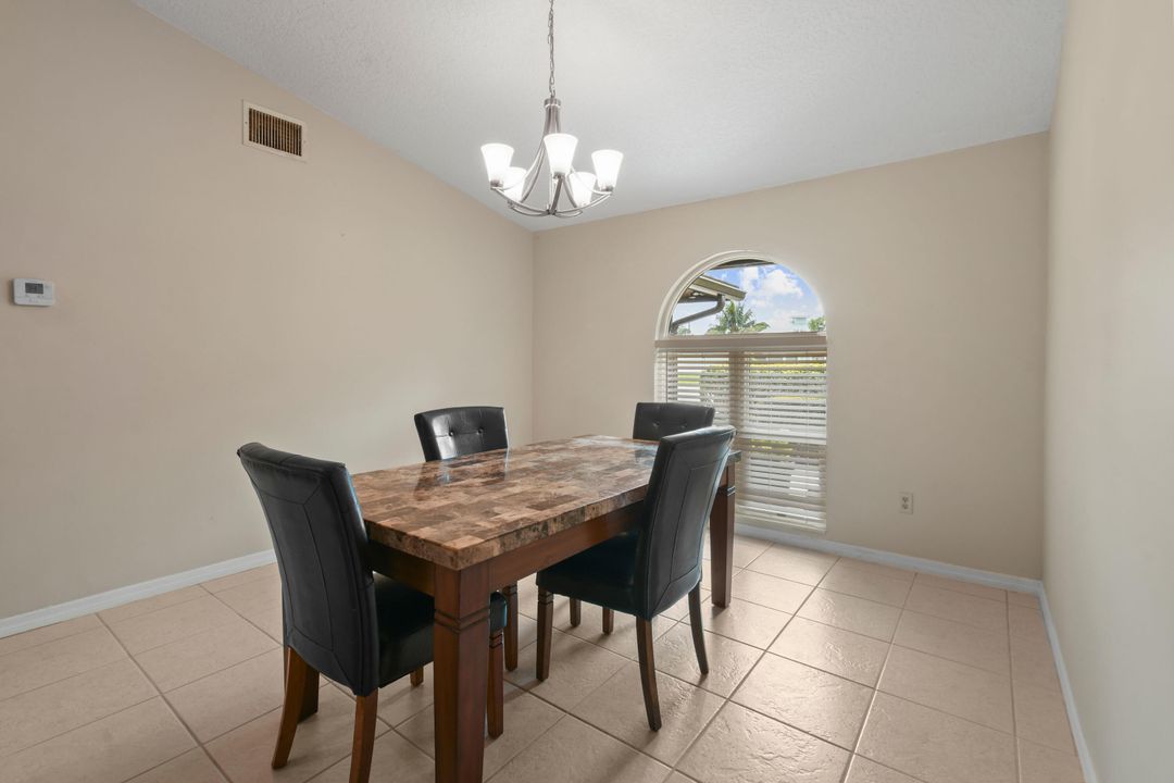 Под контрактом: $749,900 (5 спален, 2 ванн, 2492 Квадратных фут)