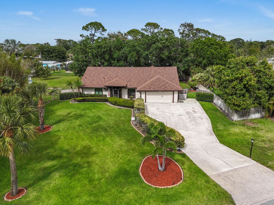 Под контрактом: $749,900 (5 спален, 2 ванн, 2492 Квадратных фут)