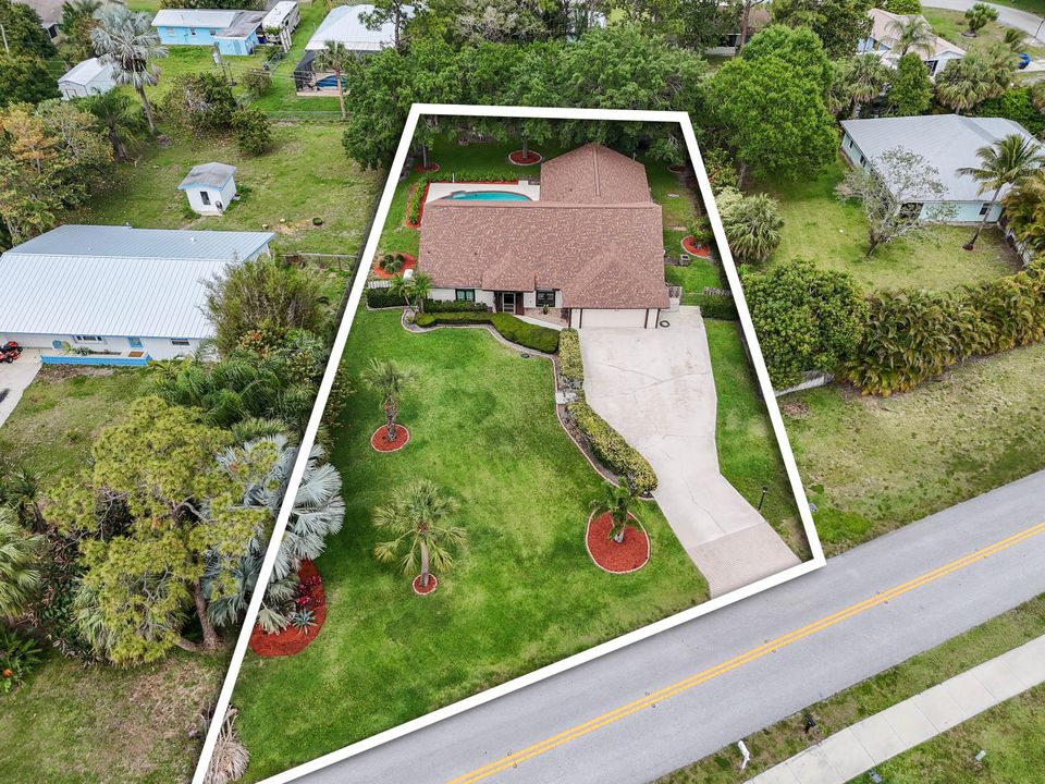 Под контрактом: $749,900 (5 спален, 2 ванн, 2492 Квадратных фут)